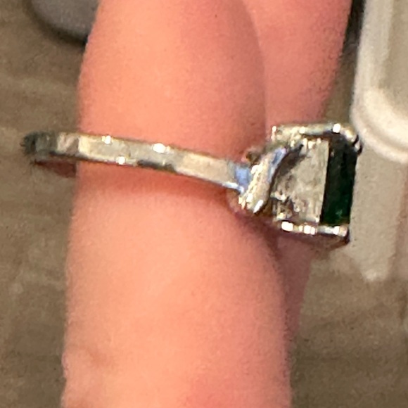Simulated emerald ring - Picture 6 of 8